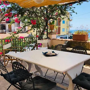 Bouganville Sul Mare Casa vacanze Aci Trezza